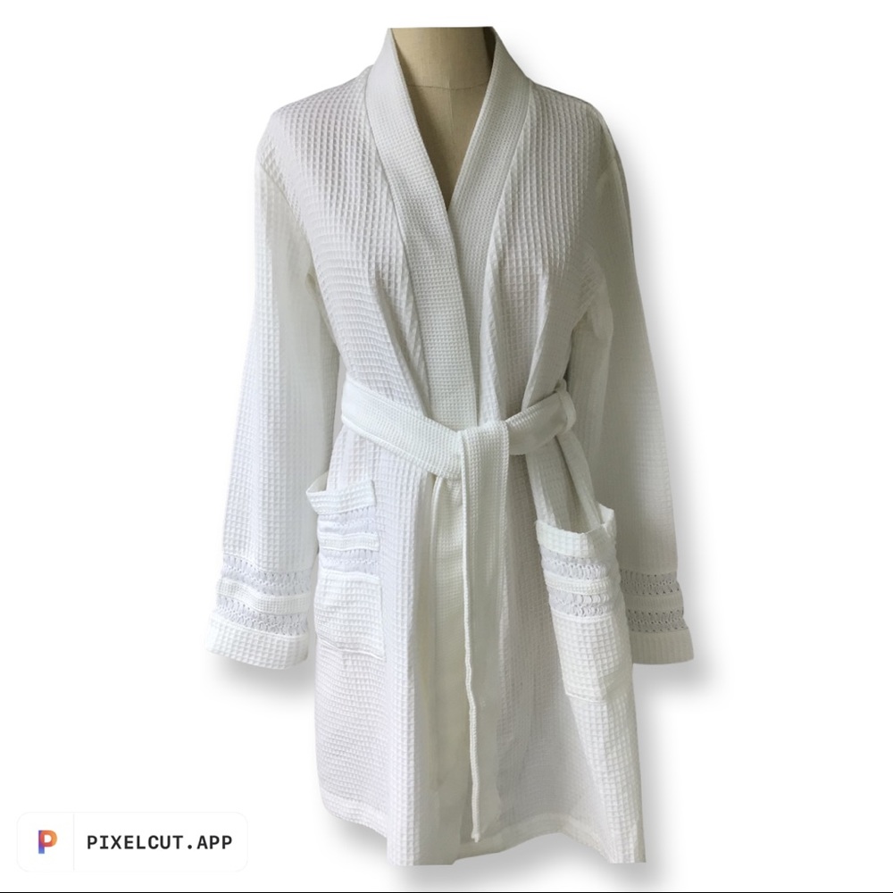 NWOT Kassatex Waffle Robe